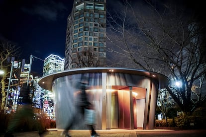Inodoro público en Tokio diseñado por Tadao Ando.