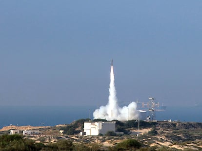 Lanzamiento de un misil antibalístico Arrow 3, de fabricación israelí.