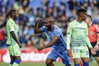 Dimitri Foulquier celebra su gol.