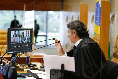 O presidente do STF, Luiz Fux, fala com os outros ministros da Corte durante a sessão desta quarta-feira.