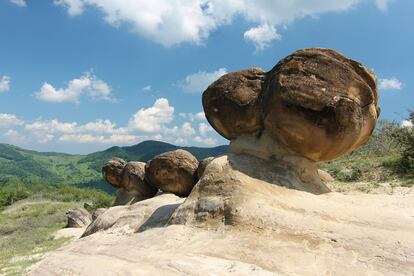En las montañas Buzăului en Rumanía se pueden observar las 'trovants'.