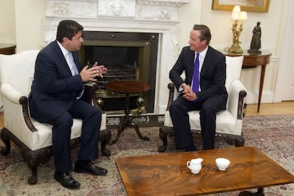 El primer ministro británico, David Cameron, ha recibido hoy en su residencia del número 10 de Downing street al ministro principal de Gibraltar, Fabián Picardo, que llevaba ya varios días en Londres esperando para explicarle al premier el conflicto fronterizo.