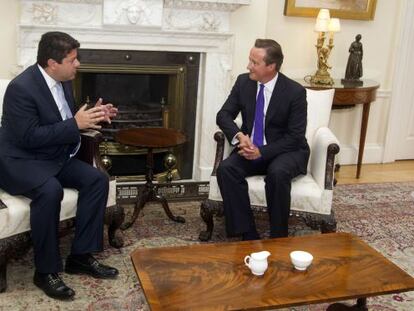 El primer ministro británico, David Cameron, ha recibido hoy en su residencia del número 10 de Downing street al ministro principal de Gibraltar, Fabián Picardo, que llevaba ya varios días en Londres esperando para explicarle al premier el conflicto fronterizo.