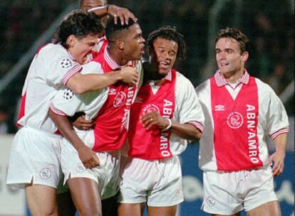 Litmanen, Kluivert, Davids y Overmars festejan un gol en la Liga de Campeones