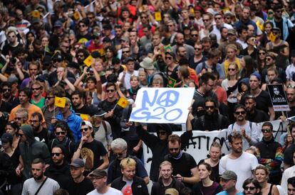 Manifestación en Hamburgo contra el G20 convocada bajo el lema "solidaridad sin fronteras". / AFP PHOTO / STEFFI LOOS