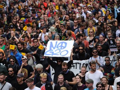 Manifestación en Hamburgo contra el G20 convocada bajo el lema "solidaridad sin fronteras". / AFP PHOTO / STEFFI LOOS