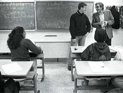 Un grupo de alumnos asiste en 1997 a las clases del antiguo Curso de Aptitud Pedagógica, que arrancó en los años setenta.