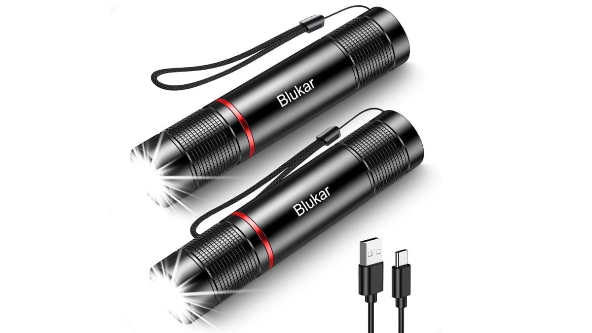 Lote de dos linternas led recargables con enfoque ajustable.