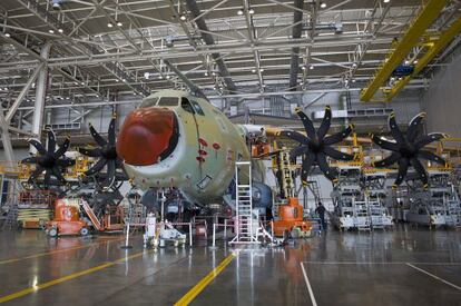 Ensamblaje de un A-400M en Sevilla.