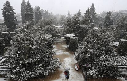 Vista de los jardines Sabatini cubiertos de la nieve, el 5 de febrero de 2018.