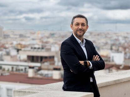 El periodista Javier Ruiz, este viernes, en la terraza de la Cadena SER en Madrid.