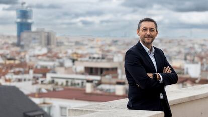 El periodista Javier Ruiz, este viernes, en la terraza de la Cadena SER en Madrid.