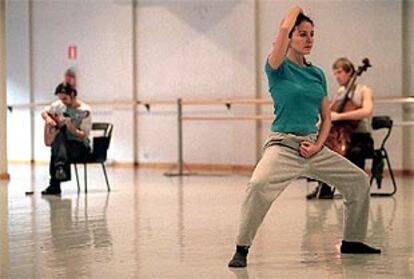 Alumnos en una clase de improvisación del Taller de Coreografía y Composición Musical, el pasado lunes.