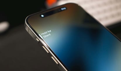 Botones laterales de un iPhone de Apple