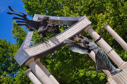 Monumento a las Víctimas de la Ocupación Alemana, en la plaza de la Libertad de Budapest, Hungría. 

