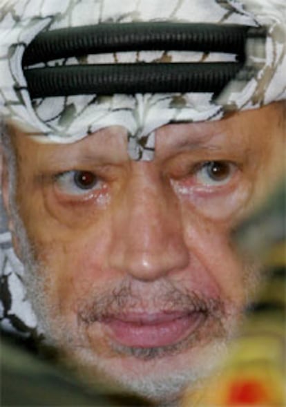 El presidente de la Autoridad Palestina, Yasir Arafat, en su cuartel de Ramala, el pasado domingo.
