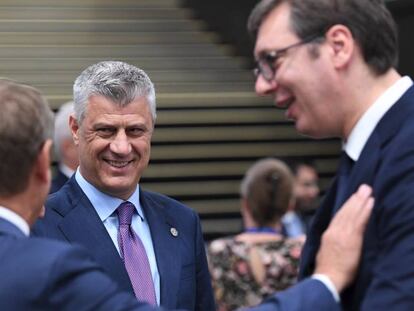 Los presidentes de Serbia y Kosovo durante una reunión informal en mayo del Consejo Europeo con países del oeste de los Balcanes.