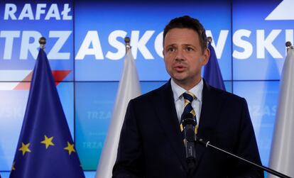 El alcalde de Varsovia, Rafal Trzaskowski, en una rueda de prensa tras las elecciones presidenciales el 13 de julio de 2020, en Varsovia.