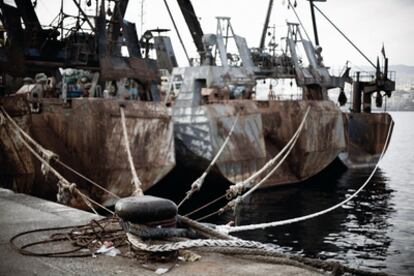 Los patrones desaparecieron y la tripulación quedó abandonada en cualquier puerto. Esta es la historia de un grupo de antiguos barcos soviéticos que durante años han vivido en el puerto de Las Palmas