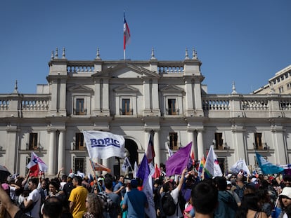 Partidarios de Boric durante una manifestación en en apoyo al Gobierno, en septiembre de 2023.