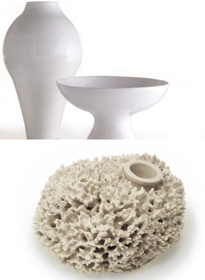 Arriba, dos piezas de la serie de jarrones <i>White collection</i> de Wanders para la firma italiana B&B, que contrastan con el <i>Sponge vase</i>, el jarrón en forma de esponja (a la izquierda) firmado por él en 1997 para la empresa Moooi.