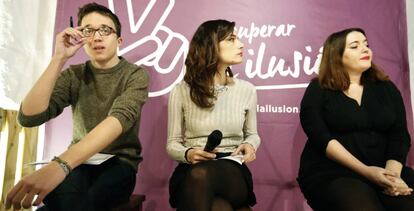 &Iacute;&ntilde;igo Errej&oacute;n, Clara Serra y &Aacute;ngela Rodr&iacute;guez, este viernes.
 