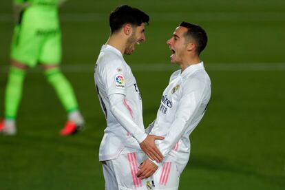 Asensio y Lucas celebran el segundo del Madrid.