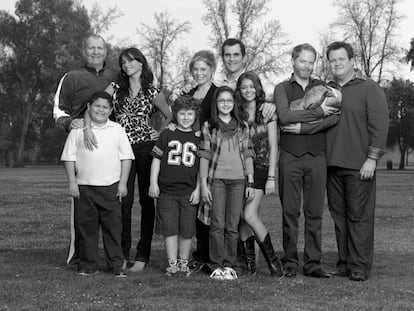 Fotografía promocional de la comedia televisiva 'Modern Family', que ahondaba en los nuevos modelos de familia.