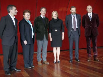 Presentación de la fundación del Museo Reina Sofía y su patronato. En la imagen, Borja-Villel, Helga de Alvear, José María Lassalle, Patricia Phelps de Cisneros, Guillermo de la Dehesa y Juan Carlos Verme.