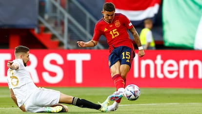 Yeremi Pino marca el primer gol de España ante Italia en la semifinal de la Liga de las Naciones este jueves en  Enschede, Países Bajos.
