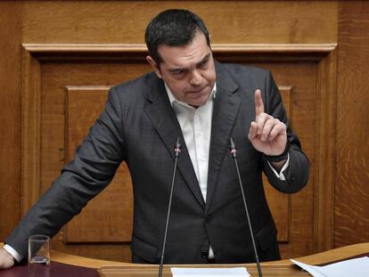 El primer ministro griego, Alexis Tsipras, durante su intervención en el Parlamento este martes.