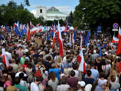 Manifestaci&oacute;n este domingo en Varsovia (Polonia) en contra la reforma de la justicia.