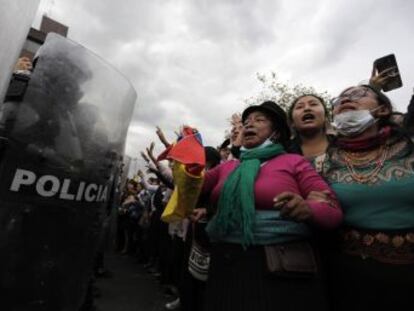 Las protestas vuelven a la Asamblea Nacional, donde se producen nuevos choques con las fuerzas de seguridad, mientras el presidente llama al diálogo