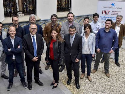 Los investigadores seleccionados para el programa MIT-Spain La Caixa Foundation Seed Fun, junto al director de Investigación de la Fundación La Caixa, Àngel Font.