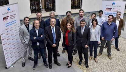 Los investigadores seleccionados para el programa MIT-Spain La Caixa Foundation Seed Fun, junto al director de Investigación de la Fundación La Caixa, Àngel Font.