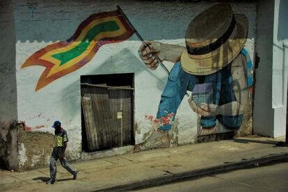 Este grafiti del peruano Jade, que forma parte del festival internacional de arte urbano Ciudad Mural celebrado en el barrio Getsemaní en 2013, representa el proceso de gentrificación que ha tenido lugar en el barrio. Existe un tour guiado por todos los murales que participaron en el festival y es un habitante de Getsemaní quien lo lidera, haciendo que parte del dinero que llega a Cartagena gracias al turismo repercuta en sus pobladores.