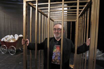 El dramaturgo Fernando Arrabal, ayer, durante la presentación de <i>El jardín de las Delicias</i> en la Sala Cuarta Pared.