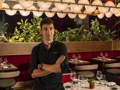 El chef Eneko Atxa, en su restaurante Eneko Basque en Madrid.