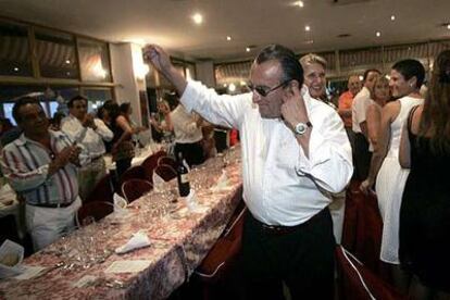 El presidente de la Diputación de Castellón, Carlos Fabra, en la cena que le ofrecieron los militantes del PP.
