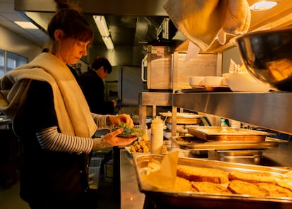 Jade Crawford, chef del club, en las cocinas del estadio.