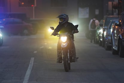 Las emisiones del volcán han afectado la calidad del aire de la ciudad de Puebla que lleva 24 horas seguidas con una alta concentración de partículas PM-10 y PM-2,5. 