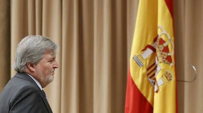 El ministro de Educación, Cultura y Deporte, Íñigo Méndez de Vigo, durante su comparecencia hoy a petición propia en la Comisión de Cultura para informar sobre el programa 'El español, lengua global'.
