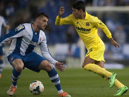 Nahuel trata de irse de David López, del Espanyol.