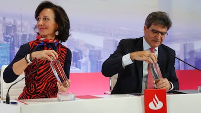 Ana Botín, presidenta de Banco Santander, junto a José Antonio Álvarez, CEO; en la presentación de resultados de hoy.