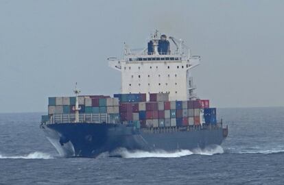 El carguero 'Navios Azure', en el canal de la Mancha, a su paso por Plymouth, en mayo de 2018.