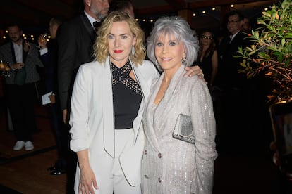 Las actrices Kate Winslet y Jane Fonda posando juntas en uno de los últimos eventos de esta edición del Festival de Cannes durante la noche del viernes.