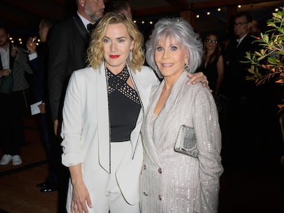 Las actrices Kate Winslet y Jane Fonda posando juntas en uno de los últimos eventos de esta edición del Festival de Cannes durante la noche del viernes.
