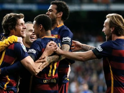 Jogadores do Barcelona comemoram um dos gols.