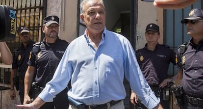 &Aacute;ngel Ojeda, a su salida de los juzgados de C&aacute;diz tras declarar.