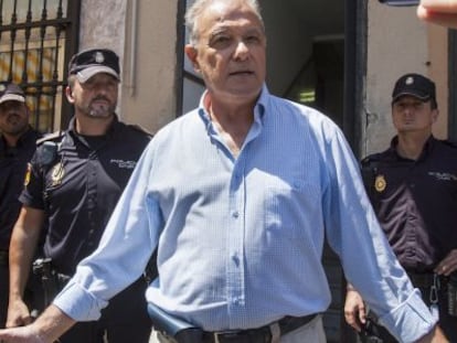 &Aacute;ngel Ojeda, a su salida de los juzgados de C&aacute;diz tras declarar.